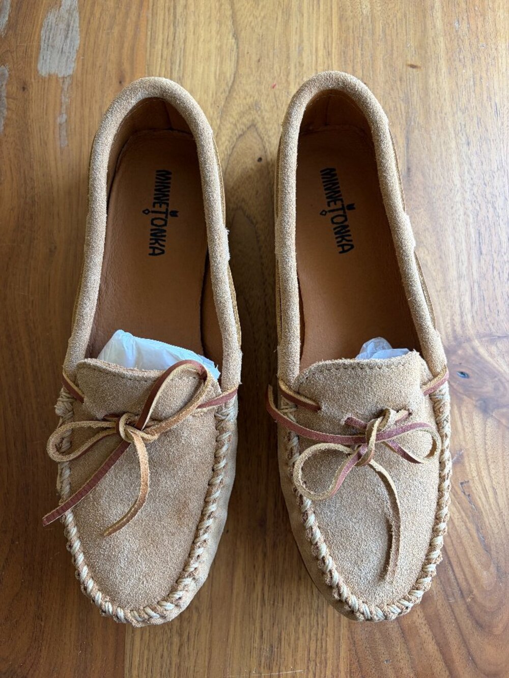 TITLE: Minnetonka Tan Suede Moccasins Men’s 9.5 Leather Lace Driving Shoes